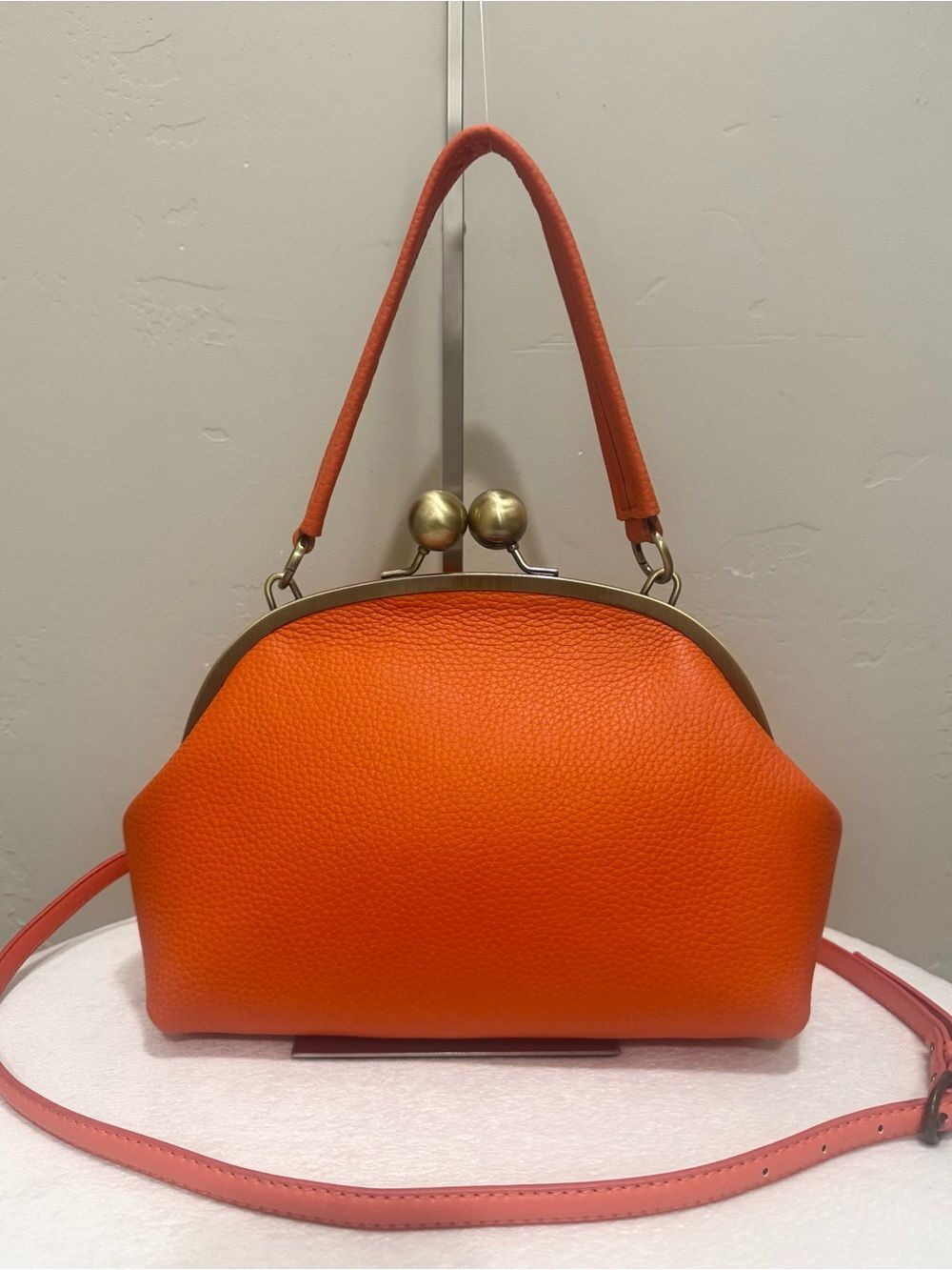 Orange Pebble Cowhide Handmade Vintage Style Kisslock Shoulder Bag/Crossbody
